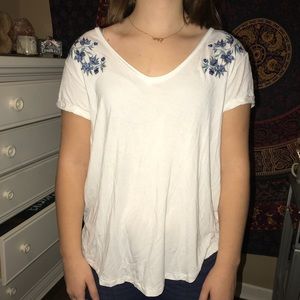 AE White V-Neck with Blue Flower Decals